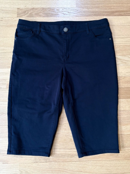 CJ Banks Pants - CJ Banks Navy Blue Bermuda Shorts Size 16W in Excellent Condition